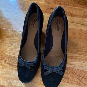 Clarks active air black leather heels 10